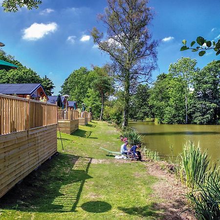 Upton Lakes Lodges كولومبتون المظهر الخارجي الصورة